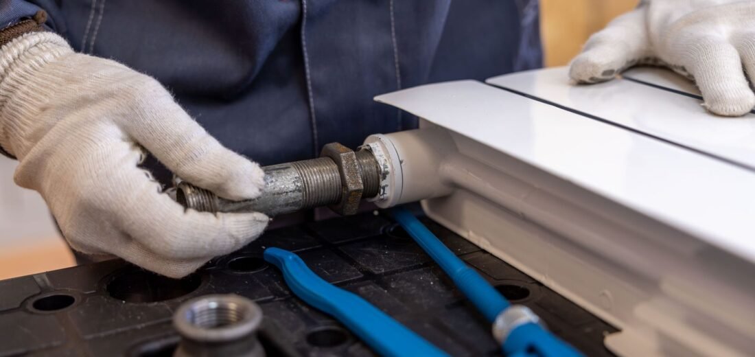 Wärmepumpe vor dem Haus, gefördert mit der Heizungsförderung ab Februar 2027